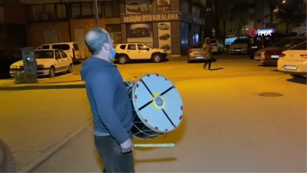 Ramazan davulcusu 30 yetim çocuğu sevindirdi