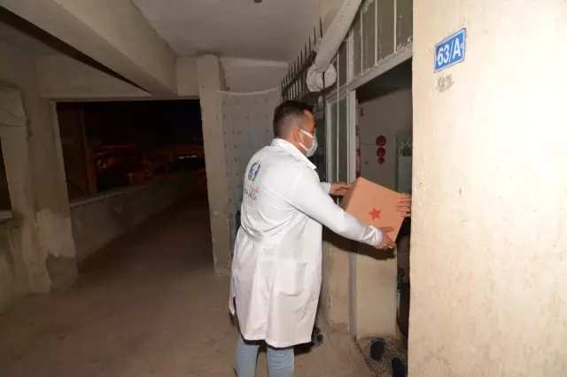 Sandıklı Belediyesi yardım kolilerini ihtiyaç sahiplerine ulaştırmaya başladı Sandıklı Belediyesi yardım kolilerini ihtiyaç sahiplerine ulaştırmaya başladı