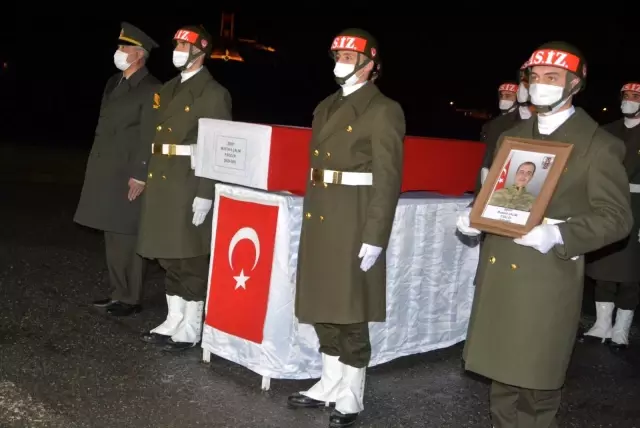 Şehit Çalım için Hakkari'de tören düzenlendi Şehit Çalım için Hakkari'de tören düzenlendi