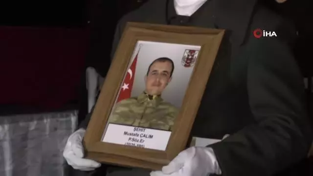 Şehit Çalım için Hakkari'de tören düzenlendi Şehit Çalım için Hakkari'de tören düzenlendi
