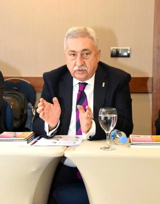 TESK Genel Başkanı Palandöken, Ticaret Bakanı Muş'a esnafın taleplerini sundu Açıklaması TESK Genel Başkanı Palandöken, Ticaret Bakanı Muş'a esnafın taleplerini sundu Açıklaması