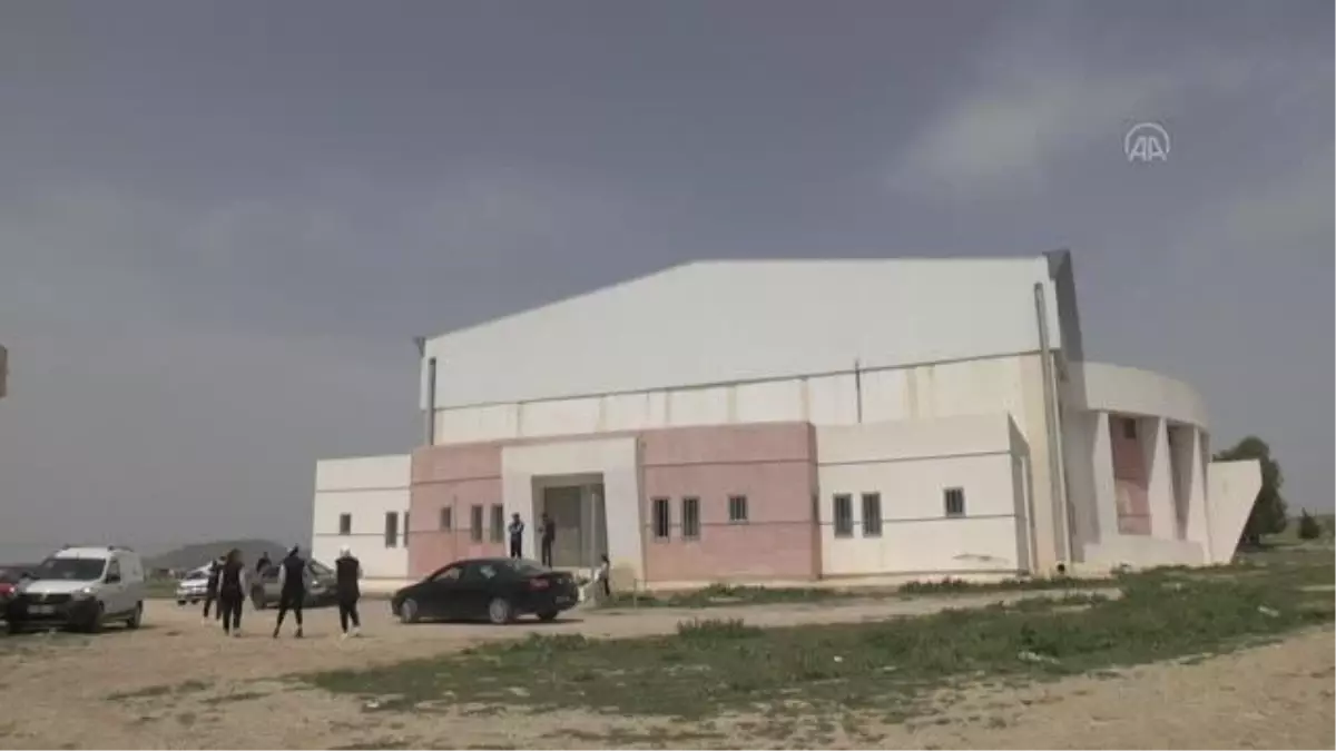 Tunuslu gönüllüler ramazanda yerel ürünlerle ihtiyaç sahiplerinin yardımına koşuyor