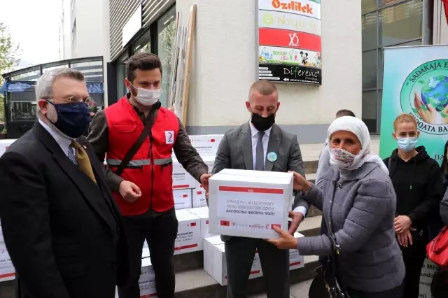 - Türk Kızılayı'ndan Arnavutluk'ta ihtiyaç sahiplerine Ramazan yardımı - Türk Kızılayı'ndan Arnavutluk'ta ihtiyaç sahiplerine Ramazan yardımı