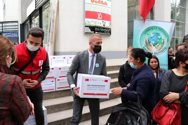 - Türk Kızılayı'ndan Arnavutluk'ta ihtiyaç sahiplerine Ramazan yardımı - Türk Kızılayı'ndan Arnavutluk'ta ihtiyaç sahiplerine Ramazan yardımı