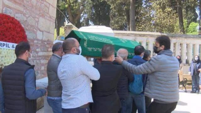 Ünlü müzisyen Asım Ekren, son yolculuğuna sessiz sedasız uğurlandı Ünlü müzisyen Asım Ekren, son yolculuğuna sessiz sedasız uğurlandı