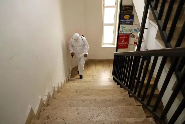 Vaka sayısının en fazla artış gösterdiği illerden Erzincan'da cadde ve sokaklar dezenfekte edildi Vaka sayısının en fazla artış gösterdiği illerden Erzincan'da cadde ve sokaklar dezenfekte edildi
