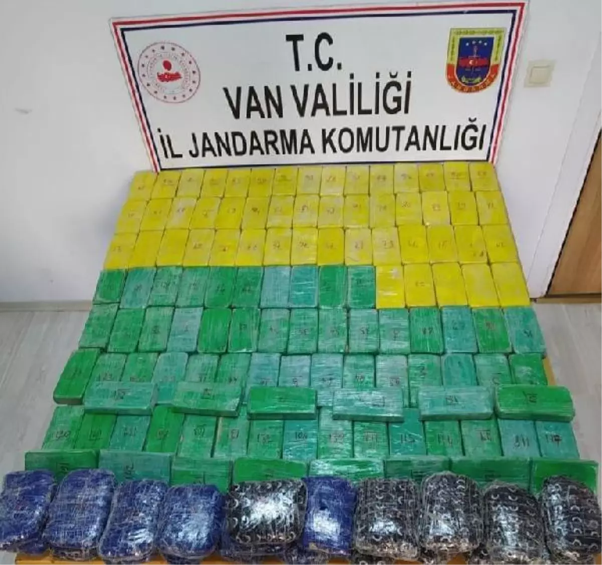 Van'da, dere yatağında çuvallar içinde 80 kilo eroin ele geçirildi