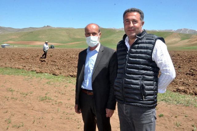 Yüksekova'da kadın eliyle ekim seferberliği Yüksekova'da kadın eliyle ekim seferberliği