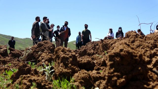 Yüksekova'da kadın eliyle ekim seferberliği Yüksekova'da kadın eliyle ekim seferberliği