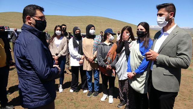 Yüksekova'da kadın eliyle ekim seferberliği Yüksekova'da kadın eliyle ekim seferberliği