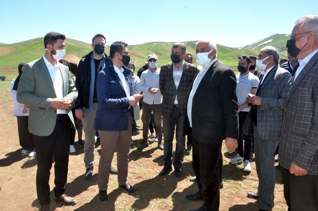 Yüksekova'da kadın eliyle ekim seferberliği Yüksekova'da kadın eliyle ekim seferberliği