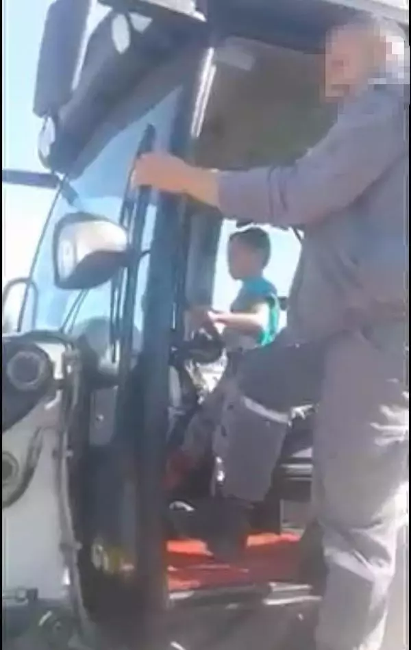 6 YAŞINDAKİ OĞLUNA İŞ MAKİNESİ KULLANDIRAN OPERATÖRE SORUŞTURMA 6 YAŞINDAKİ OĞLUNA İŞ MAKİNESİ KULLANDIRAN OPERATÖRE SORUŞTURMA