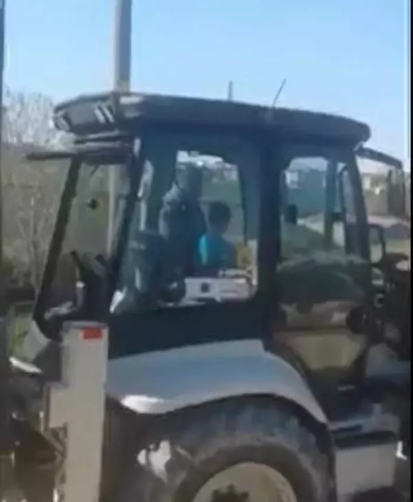 6 YAŞINDAKİ OĞLUNA İŞ MAKİNESİ KULLANDIRAN OPERATÖRE SORUŞTURMA 6 YAŞINDAKİ OĞLUNA İŞ MAKİNESİ KULLANDIRAN OPERATÖRE SORUŞTURMA