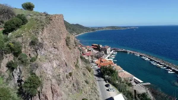 ÇANAKKALE 'AFET BÖLGESİ' ASSOS ANTİK LİMAN YOLUNDA, KAYA ISLAHI BAŞLADI