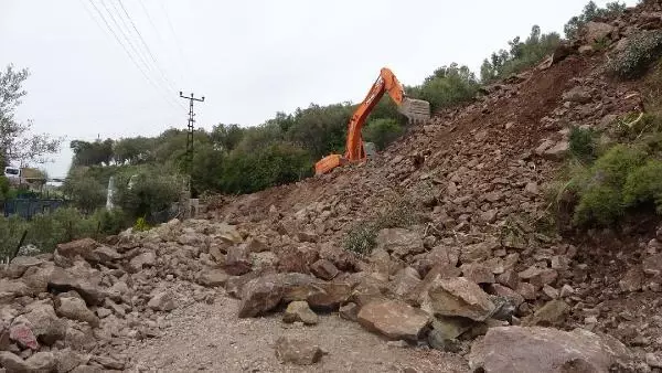 ÇANAKKALE 'AFET BÖLGESİ' ASSOS ANTİK LİMAN YOLUNDA, KAYA ISLAHI BAŞLADI