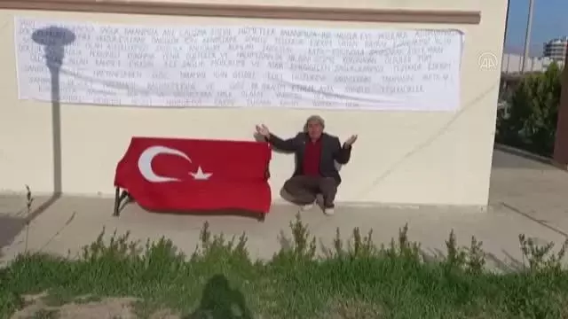 AFYONKARAHİSAR - Huzurevi sakini kendi hazırladığı pankart ile devlet yetkililerine teşekkür etti AFYONKARAHİSAR - Huzurevi sakini kendi hazırladığı pankart ile devlet yetkililerine teşekkür etti