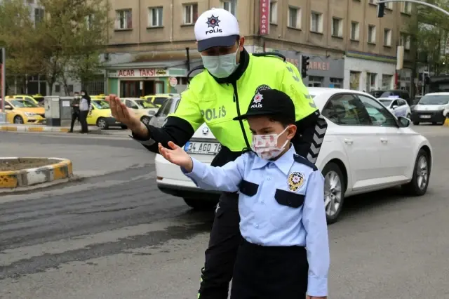 Son dakika gündem: Ağrı Emniyet Müdürü Özen'den öğrencilere sürpriz Son dakika gündem: Ağrı Emniyet Müdürü Özen'den öğrencilere sürpriz