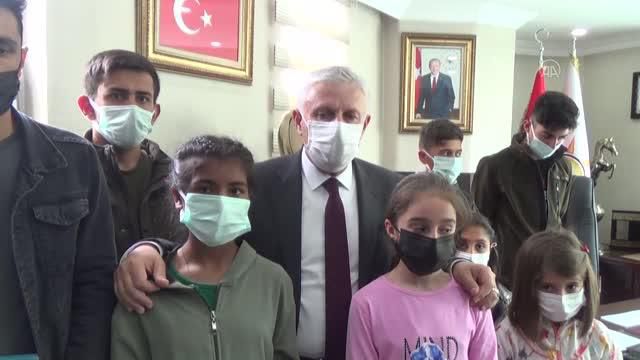 ak parti hakkari il baskanligindan ogrenciler 4 14096824 o