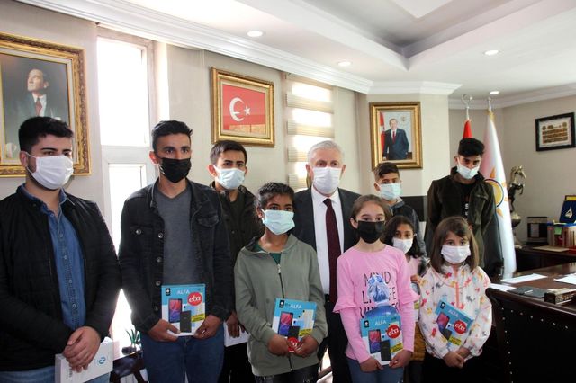 ak parti il baskani ozbek ten 15 ogrenciye ta 14096824 o