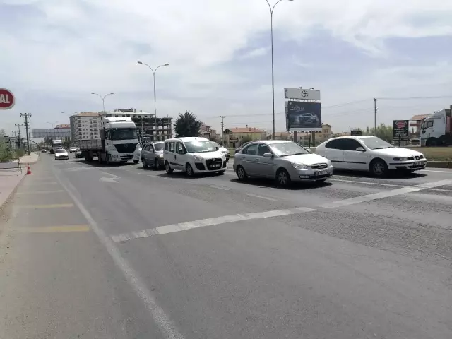 Aksaray'da karayollarında tam kapanma öncesi trafik yoğunluğu Aksaray'da karayollarında tam kapanma öncesi trafik yoğunluğu