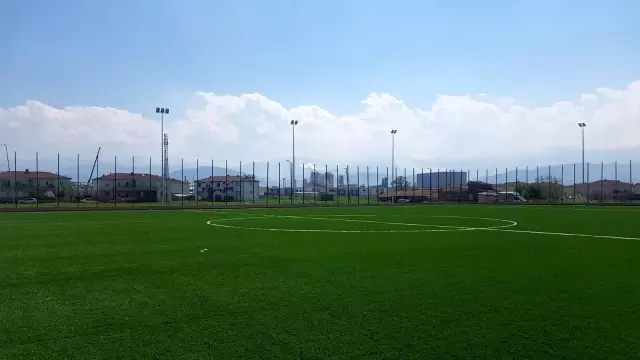Alanyurt sentetik sahanın yüzde 80'i tamamlandı Alanyurt sentetik sahanın yüzde 80'i tamamlandı