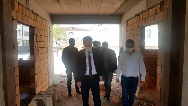 Alanyurt sentetik sahanın yüzde 80'i tamamlandı Alanyurt sentetik sahanın yüzde 80'i tamamlandı