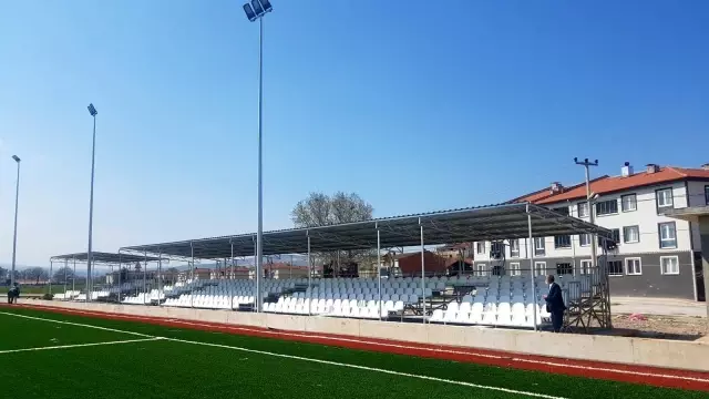 Alanyurt sentetik sahanın yüzde 80'i tamamlandı Alanyurt sentetik sahanın yüzde 80'i tamamlandı