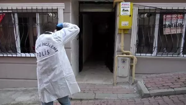 Apartman girişinde, eşini başından vurup öldürdü