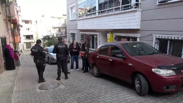Apartman girişinde, eşini başından vurup öldürdü