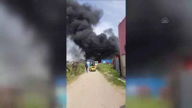 Atık toplama tesisinde çıkan yangın hasara neden oldu Atık toplama tesisinde çıkan yangın hasara neden oldu