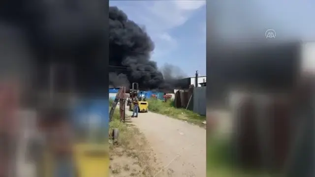 Atık toplama tesisinde çıkan yangın hasara neden oldu Atık toplama tesisinde çıkan yangın hasara neden oldu