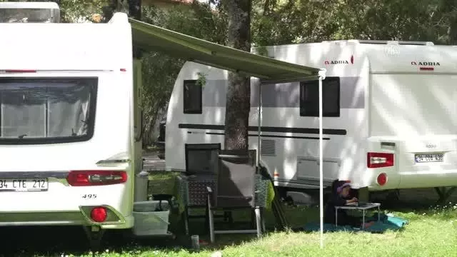 BALIKESİR - 'Tam kapanma' öncesi Edremit Körfezi'ndeki çadır ve karavan kamp alanlarında hareketlilik yaşanıyor