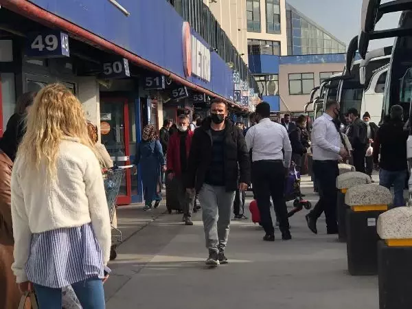BİR GÜN KALA OTOGARDA TAM KAPANMA YOĞUNLUĞU; EK SEFERLER KONULDU BİR GÜN KALA OTOGARDA TAM KAPANMA YOĞUNLUĞU; EK SEFERLER KONULDU