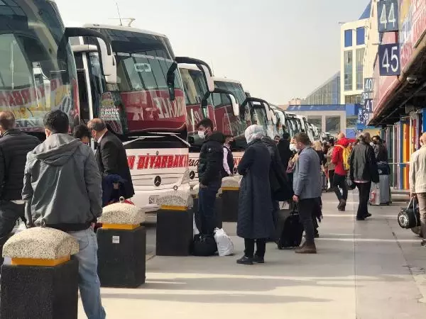 BİR GÜN KALA OTOGARDA TAM KAPANMA YOĞUNLUĞU; EK SEFERLER KONULDU BİR GÜN KALA OTOGARDA TAM KAPANMA YOĞUNLUĞU; EK SEFERLER KONULDU