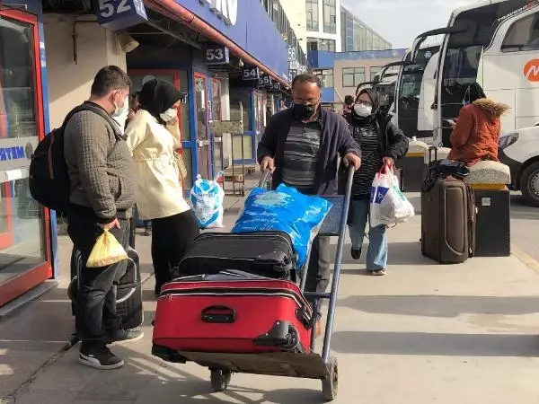 BİR GÜN KALA OTOGARDA TAM KAPANMA YOĞUNLUĞU; EK SEFERLER KONULDU BİR GÜN KALA OTOGARDA TAM KAPANMA YOĞUNLUĞU; EK SEFERLER KONULDU