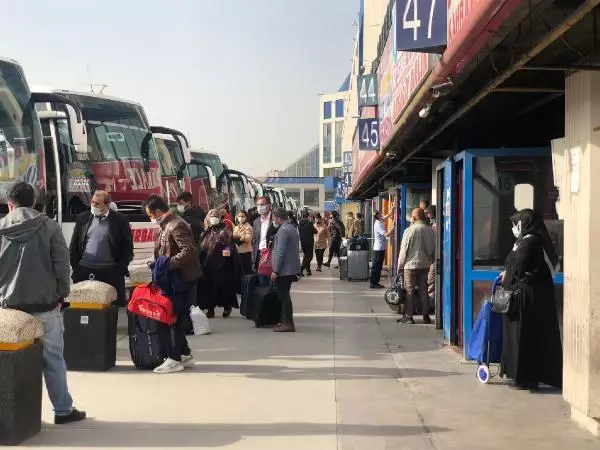 BİR GÜN KALA OTOGARDA TAM KAPANMA YOĞUNLUĞU; EK SEFERLER KONULDU BİR GÜN KALA OTOGARDA TAM KAPANMA YOĞUNLUĞU; EK SEFERLER KONULDU