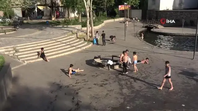 Bu da 'korona' havuzu...'Korona virüs bize işlemiyor' Bu da 'korona' havuzu...'Korona virüs bize işlemiyor'