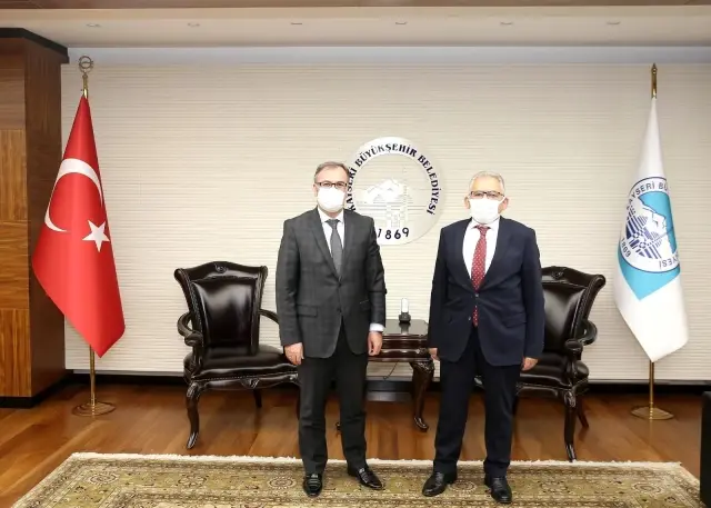 Başkan Büyükkılıç, ilçe belediye başkanlarıyla bir araya geldi Başkan Büyükkılıç, ilçe belediye başkanlarıyla bir araya geldi