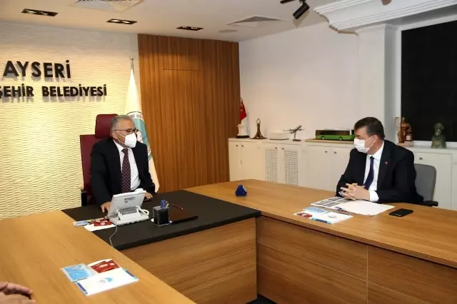 Başkan Büyükkılıç, ilçe belediye başkanlarıyla bir araya geldi Başkan Büyükkılıç, ilçe belediye başkanlarıyla bir araya geldi