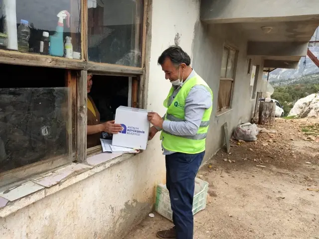 Büyükşehir'den 7 ilçeye gıda yardımı Büyükşehir'den 7 ilçeye gıda yardımı
