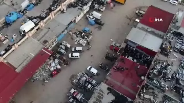 Çaldıkları araçları apartmanın çatı katında parçalamışlar Çaldıkları araçları apartmanın çatı katında parçalamışlar