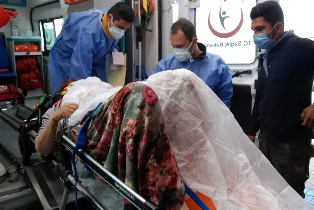 Çanakkale'de otomobil takla attı: 1 ölü, yaralı Çanakkale'de otomobil takla attı: 1 ölü, yaralı