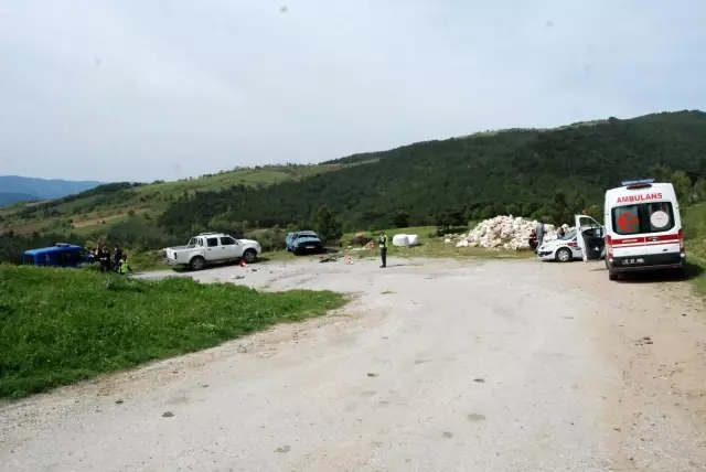 Çanakkale'de otomobil takla attı: 1 ölü, yaralı Çanakkale'de otomobil takla attı: 1 ölü, yaralı