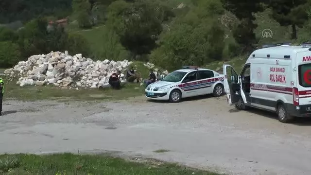 Son dakika haber... ÇANAKKALE - Devrilen otomobilin sürücüsü hayatını kaybetti, eşi yaralandı Son dakika haber... ÇANAKKALE - Devrilen otomobilin sürücüsü hayatını kaybetti, eşi yaralandı