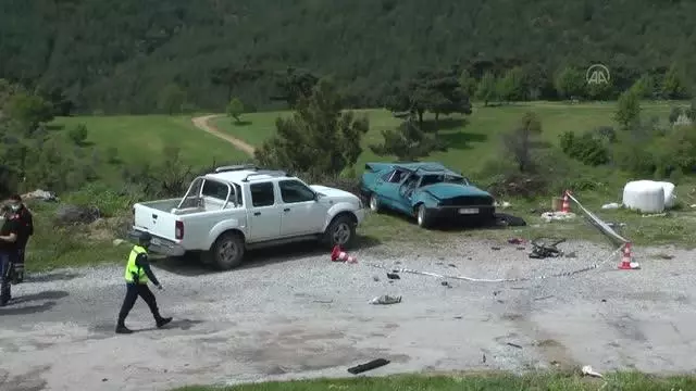 Son dakika haber... ÇANAKKALE - Devrilen otomobilin sürücüsü hayatını kaybetti, eşi yaralandı Son dakika haber... ÇANAKKALE - Devrilen otomobilin sürücüsü hayatını kaybetti, eşi yaralandı