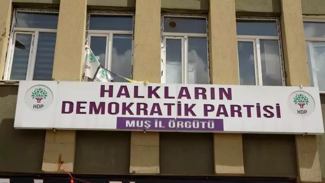 Çocukları dağa kaçırılan gözü yaşlı annelerin eylemi sürüyor Çocukları dağa kaçırılan gözü yaşlı annelerin eylemi sürüyor