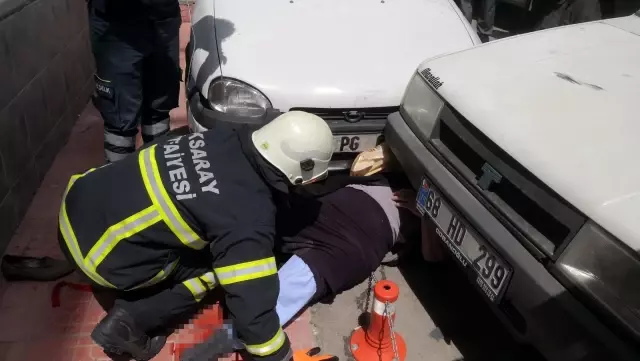 Covid-19 testi pozitif çıkan yaşlı kadına ambulanstan inerken otomobil çarptı...Otomobilin altında kalan kadını ekipler kurtardı Covid-19 testi pozitif çıkan yaşlı kadına ambulanstan inerken otomobil çarptı...Otomobilin altında kalan kadını ekipler kurtardı