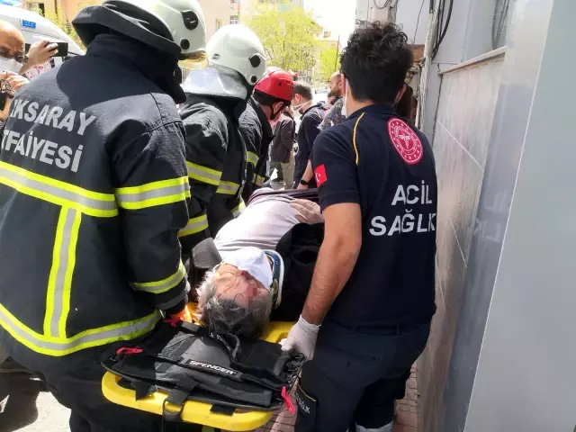 Covid-19 testi pozitif çıkan yaşlı kadına ambulanstan inerken otomobil çarptı...Otomobilin altında kalan kadını ekipler kurtardı Covid-19 testi pozitif çıkan yaşlı kadına ambulanstan inerken otomobil çarptı...Otomobilin altında kalan kadını ekipler kurtardı