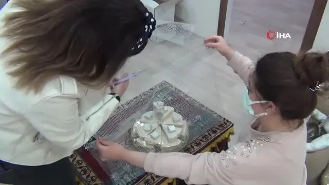 Damatlardan kaynanalara 'bitli helva' hediyesi geleneği sürüyor Damatlardan kaynanalara 'bitli helva' hediyesi geleneği sürüyor