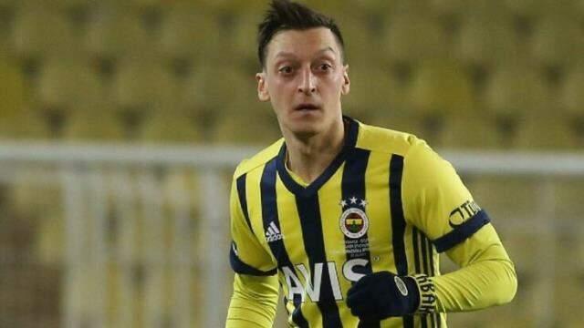 Emre Belözoğlu, Mesut Özil'le yaptığı özel görüşmede açık konuştu: Bu sezon şana şans vermeyeceğim Emre Belözoğlu, Mesut Özil'le yaptığı özel görüşmede açık konuştu: Bu sezon şana şans vermeyeceğim